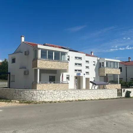 Apartments Nicole Wera Nin Zewnętrze zdjęcie