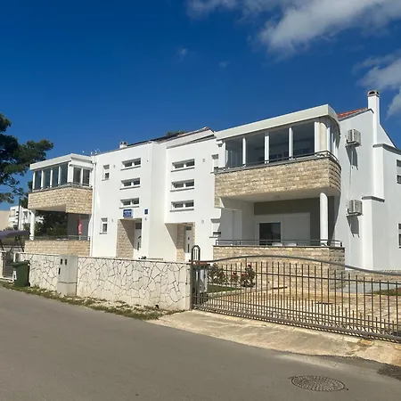 Apartments Nicole Wera Nin Zewnętrze zdjęcie