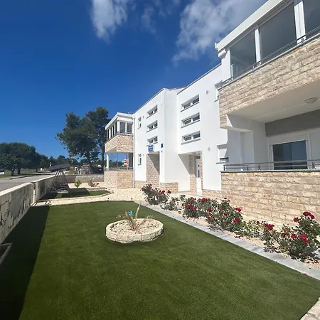 Apartments Nicole Wera Nin Zewnętrze zdjęcie